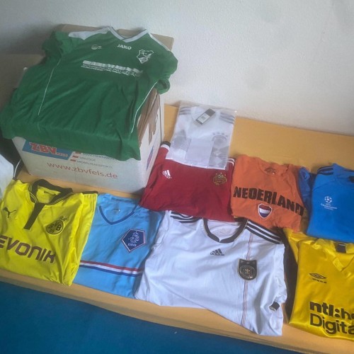 SC Hardt spendet Trikots für Youth Sport Uganda - YSU