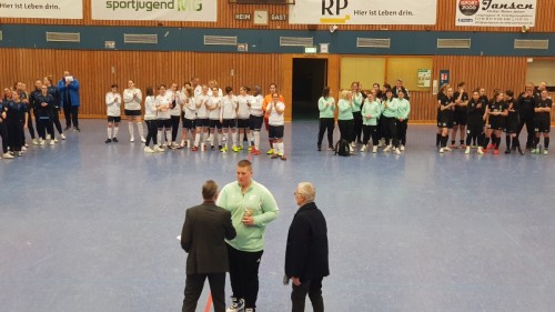 Unsere 1. Frauen beeindrucken mit fantastischen Kombinationen die Jahnhalle