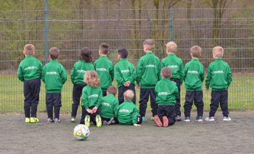 G-Jugend dankt großzügigen Sponsor Fa. Elektro Kettel